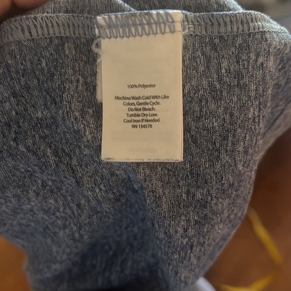 Vineyard Vines Top - Picture 7 of 9